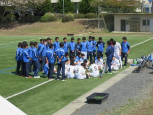 試合前ベンチ